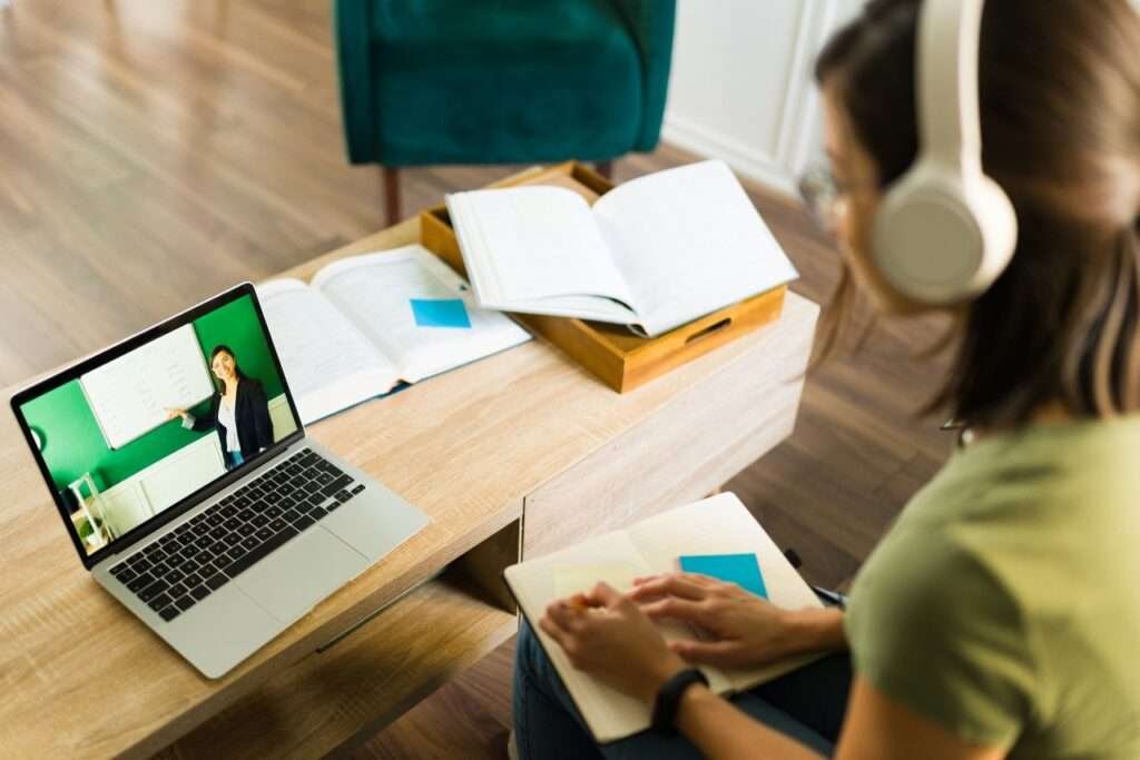 Top Reasons to Choose Distance Education in Dubai